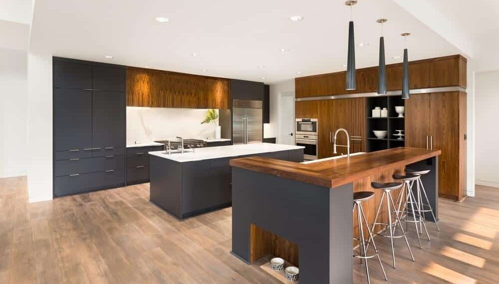 Benefits and Drawbacks of a Hardwood Flooring In a Kitchen
