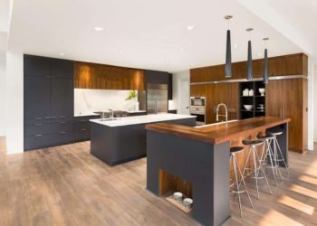 Benefits and Drawbacks of a Hardwood Flooring In a Kitchen