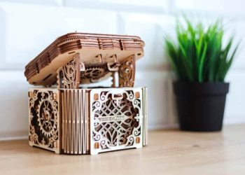 How To Customize A Design Space Box for An Ornament Box with Your Cricut