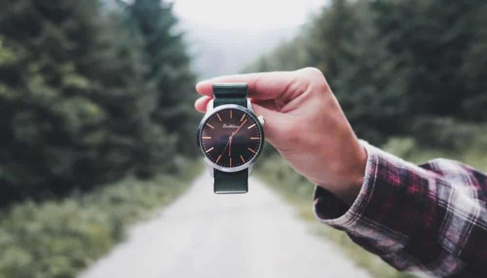 Should You Buy Watches From Online Watch Stores Or From Retail Stores?