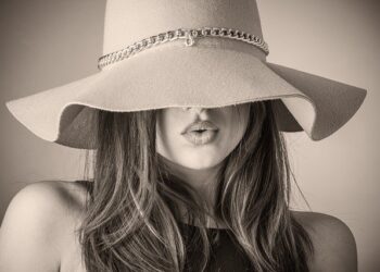 Do Hats Look Good on Women?