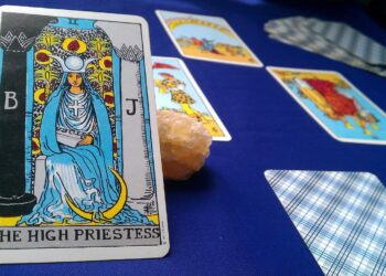 Some Wonderful Benefits Of Online Tarot Card Reading
