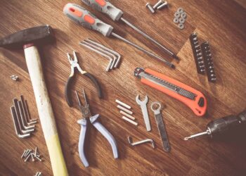 Why You Need Magnetic Wristband For Screws And Tools